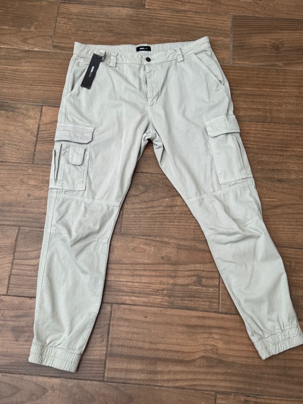 Fashion Nova Men (NOVAMEN) Kryptonite Cargo Pants – NWT Size 38 (Grey)